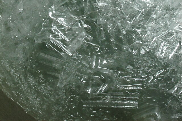 Chip-Eis und Eiswasser-Mischung