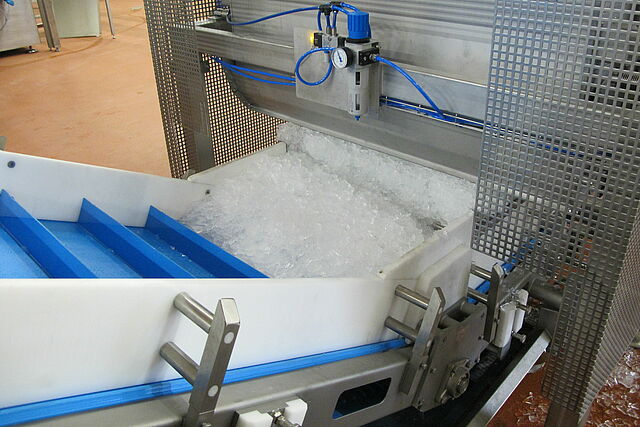 Automatisierte Eisausförderung aus Eismschine