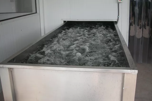 Esta imagen muestra un banco de hielo industrial para almacenamiento de energía térmica y refrigeración. Esta imagen muestra un banco de hielo industrial para almacenamiento de energía térmica y refrigeración.