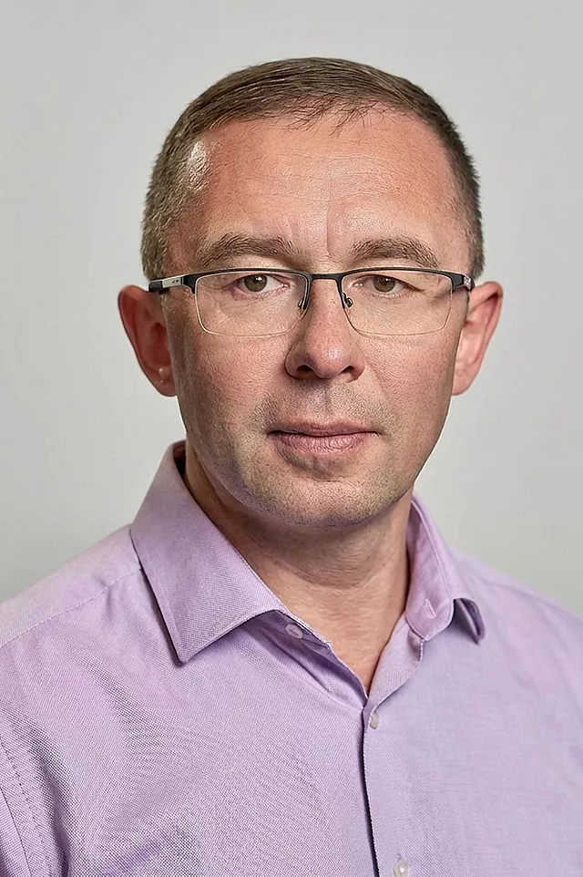 Deze foto toont een portret van Alexander.