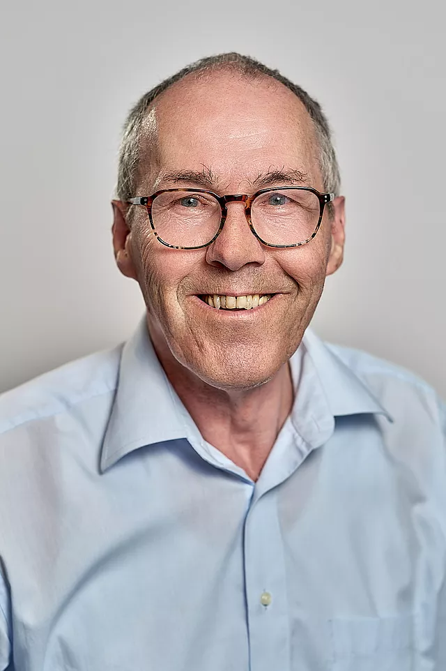 Deze foto toont een portret van Bernhard.