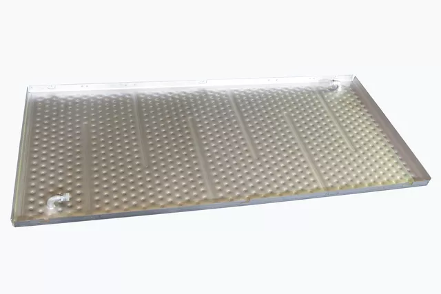 Single embossed plate as frying plate with edged stability Single embossed plate as frying plate with edged stability
