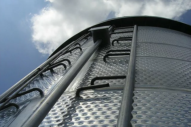 Diese Abbildung zeigt eine einzelne geprägte Dimple Plate, die für eine effiziente Wärmeübertragung ausgelegt ist.