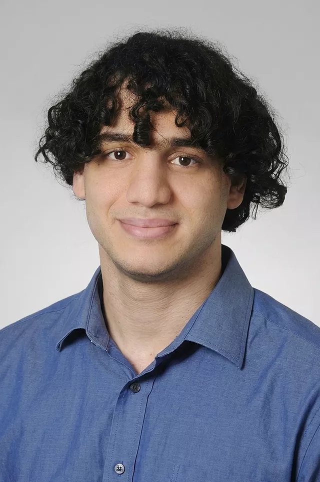 Deze foto toont een portret van Yacine.