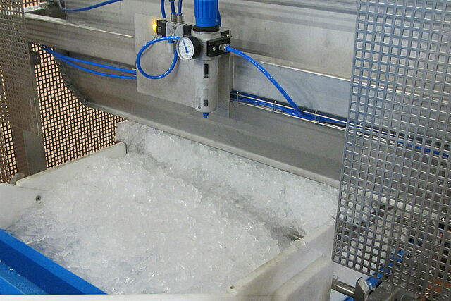 Automated ice extraction from ice machine