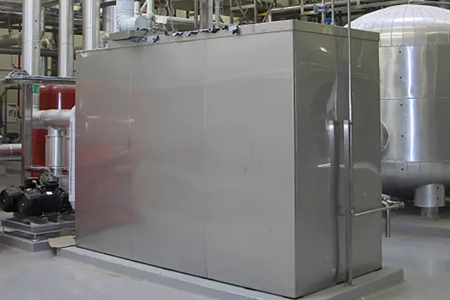 Cette image montre un équipement en acier inoxydable utilisé pour refroidir les aliments.