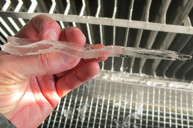 Chip Ice with 6-8mm ice thickness of and temperature of -0.5°C Chip Ice with 6-8mm ice thickness of and temperature of -0.5°C