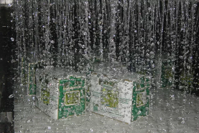 Aspersion d'eau glacée sur le tapis roulant